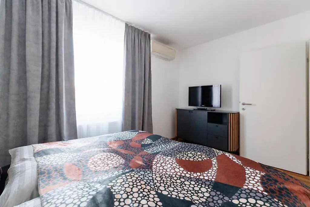 New! Amazing Spacious Schoenbrunn View Apartment 维也纳
