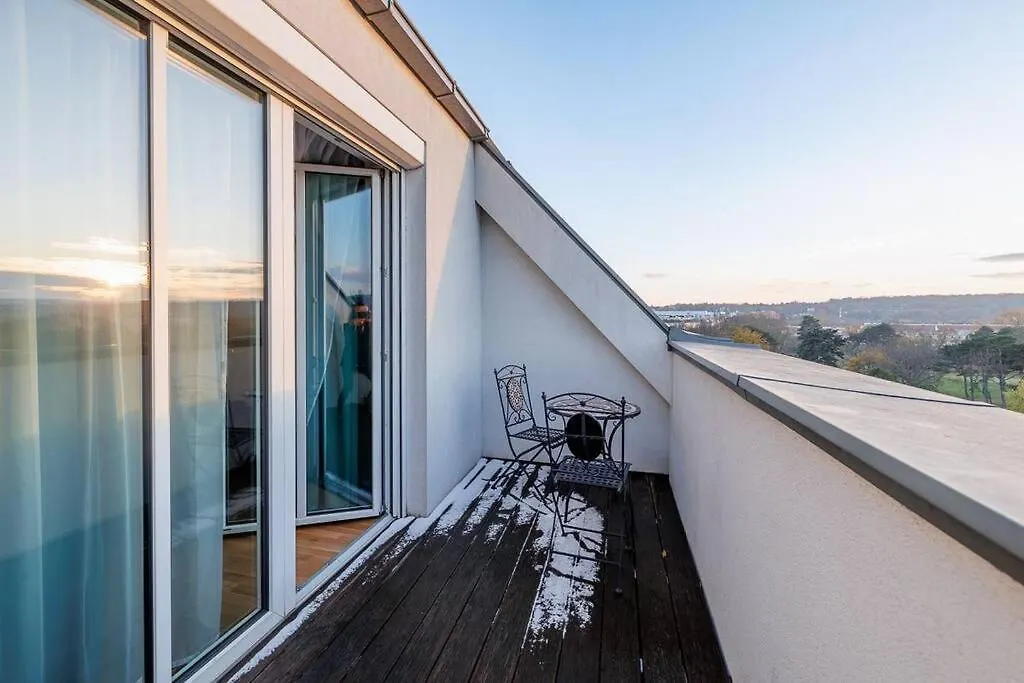 New! Amazing Spacious Schoenbrunn View Apartment Wenen Oostenrijk