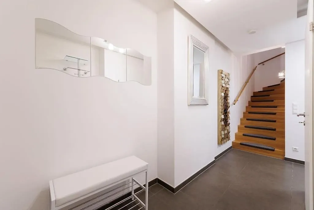 New! Amazing Spacious Schoenbrunn View Apartment Wenen
