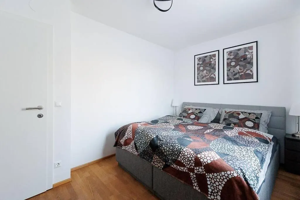 New! Amazing Spacious Schoenbrunn View Apartment Wenen Oostenrijk