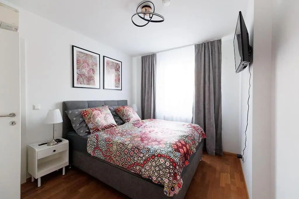 New! Amazing Spacious Schoenbrunn View Apartment Wenen 0*,