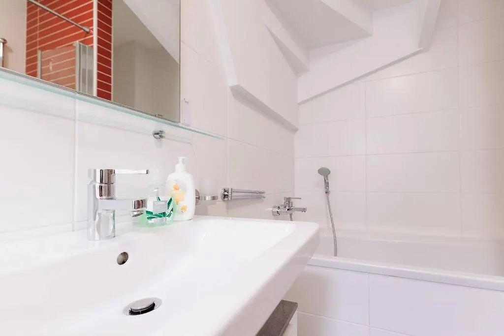 New! Amazing Spacious Schoenbrunn View Apartment Wenen Oostenrijk