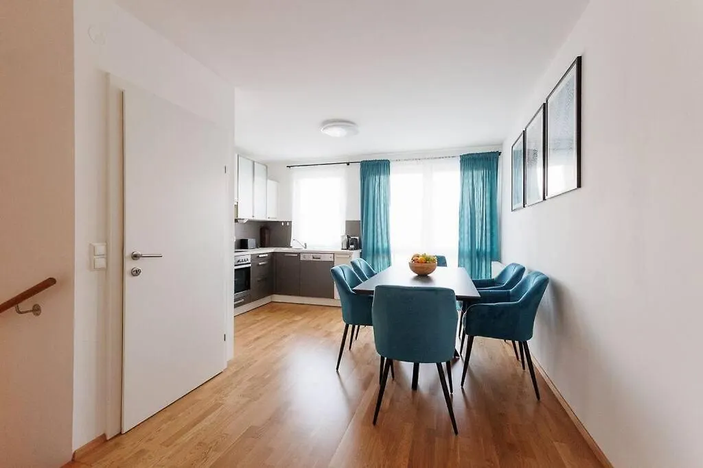 New! Amazing Spacious Schoenbrunn View Apartment Wenen Oostenrijk