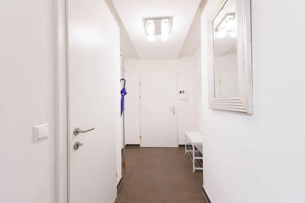 New! Amazing Spacious Schoenbrunn View Apartment Wenen