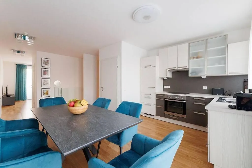 New! Amazing Spacious Schoenbrunn View Apartment Wenen