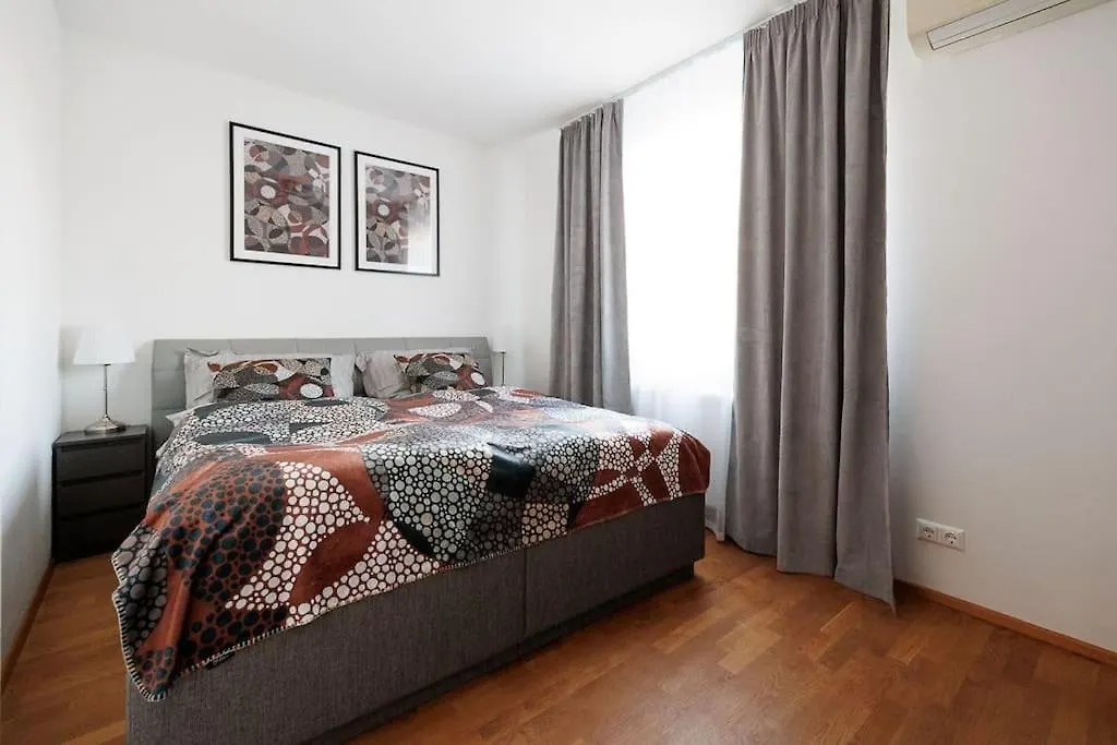 New! Amazing Spacious Schoenbrunn View Apartment Wenen Oostenrijk